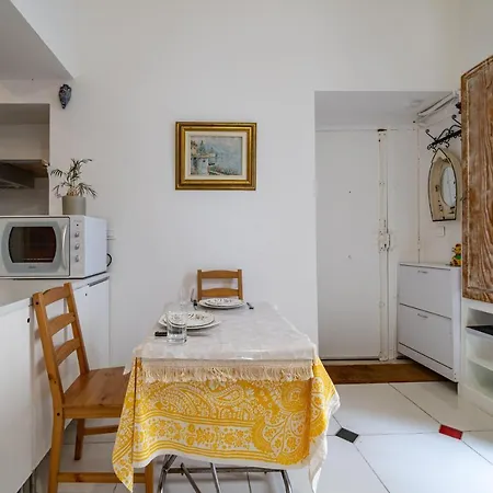 Apartment Claudia - Central -Quiet- Near The Sea- Ac- Private Parking