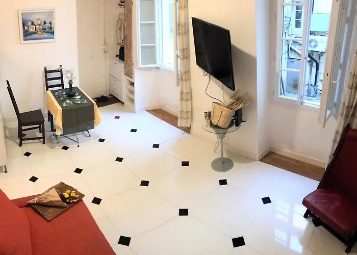 Claudia - -quiet- Near The Sea- Ac- Private Parking نيس