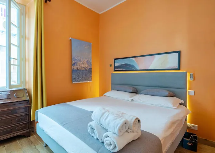 Claudia - -quiet- Near The Sea- Ac- Private Parking شقة *